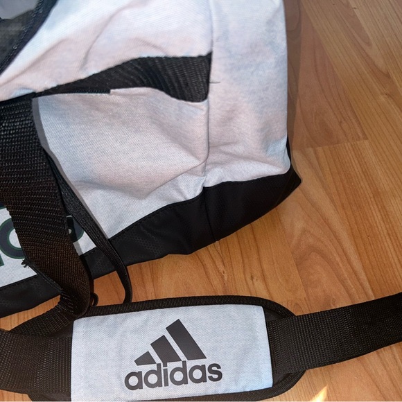 ADIDAS DEFENDER IV MED DUFFLE NWT WATERPROOF - Picture 8 of 8
